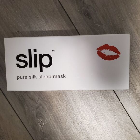 COPY - COPY - COPY - SLIPSilk Sleep Mask, Red Kisses - Picture 5 of 7